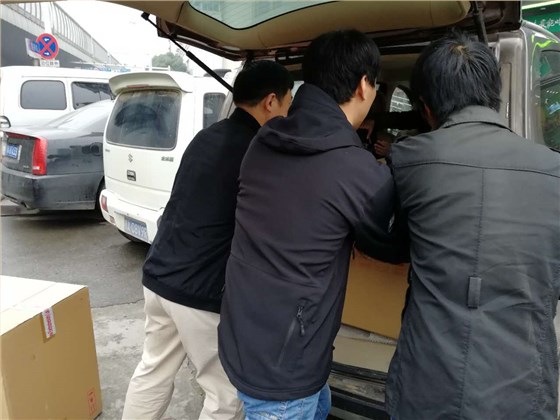 集思的仪器&ldquo;外卖小哥&rdquo;随叫随到，把耗材化玻、化学试剂送到用户手里。