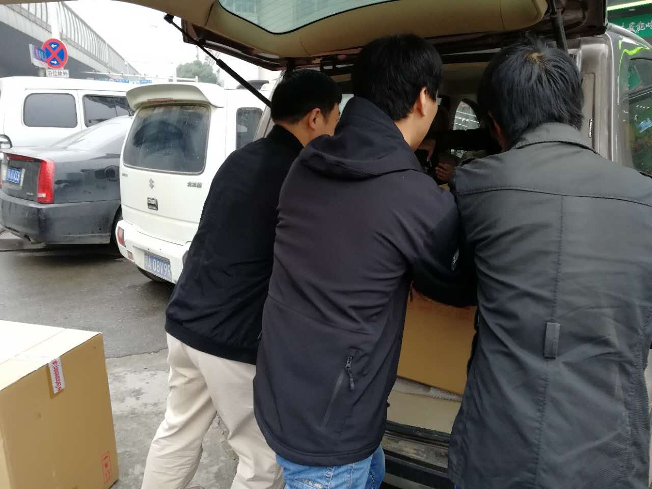 集思的仪器&ldquo;外卖小哥&rdquo;随叫随到，把耗材化玻、化学试剂送到用户手里。