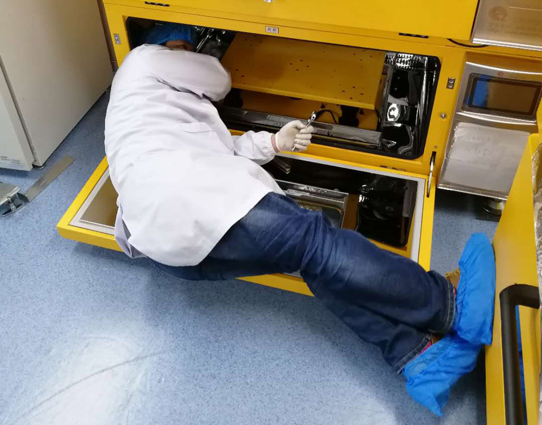 集思仪器售后服务工程师正在华农作物遗传改良国家重点实验室安装调试知楚摇床