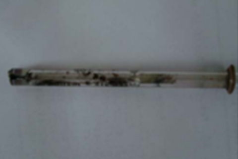 严重污染后的衬管